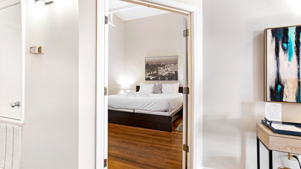 Photo of Bedroom in Historic District - North