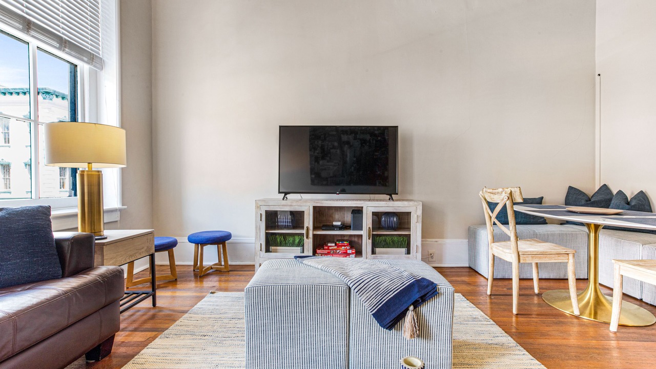 Photo of Livingroom in Historic District - North