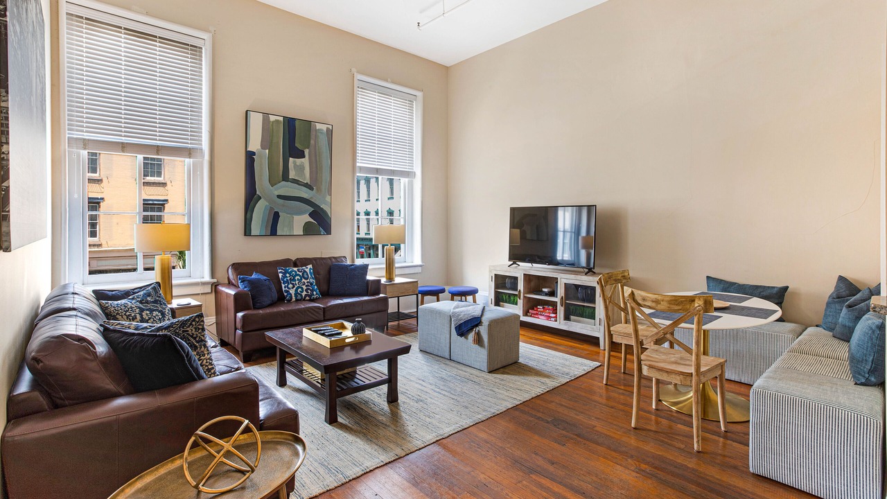 Photo of Livingroom in Historic District - North
