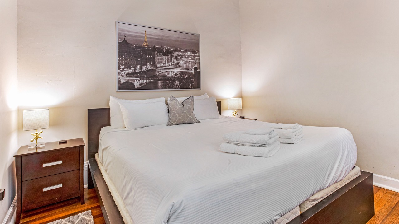 Photo of Bedroom in Historic District - North