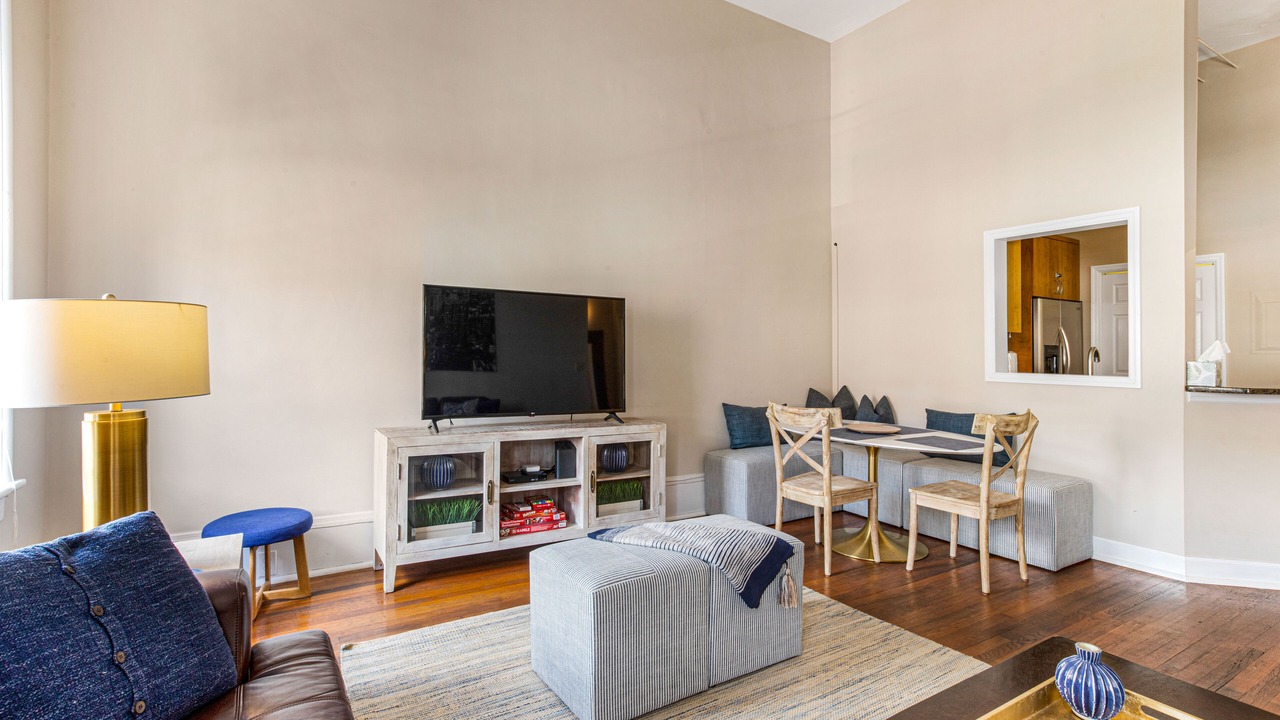 Photo of Livingroom in Historic District - North
