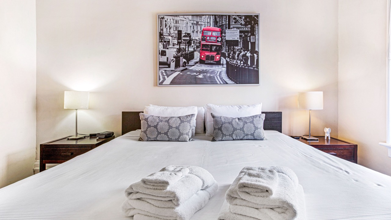 Photo of Bedroom in Historic District - North
