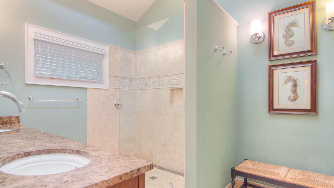 Photo of Bathroom in Vanderhorst Plantation