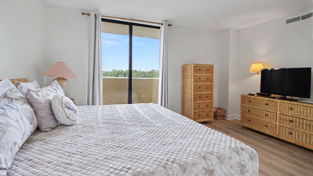 Photo of Bedroom in Arcadian Shores