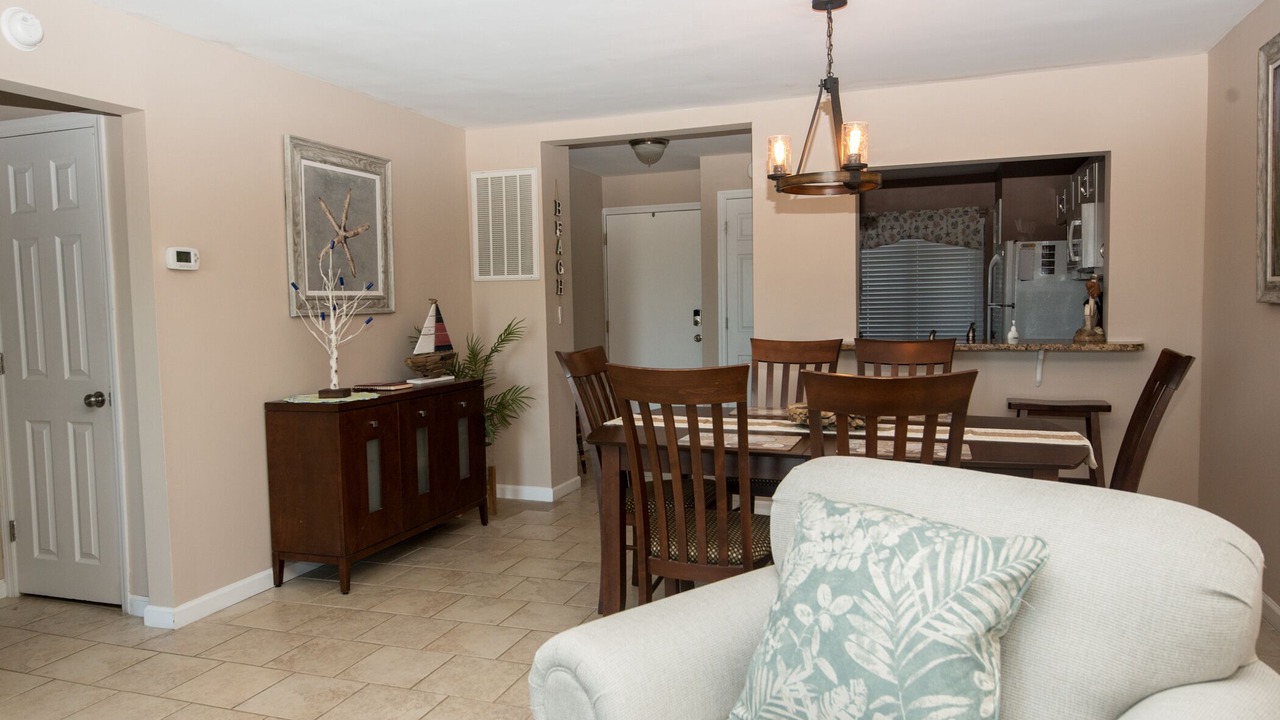 Photo of Livingroom in Oceanmarsh Subdivision