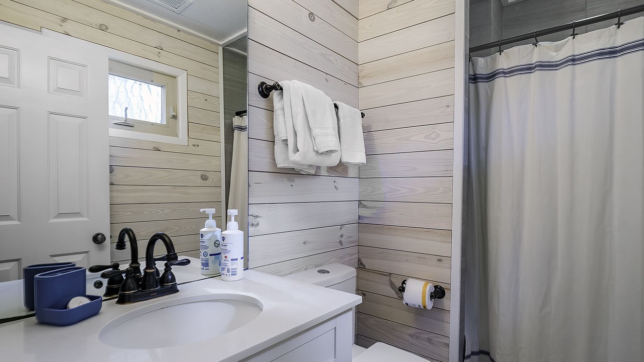 Photo of Bathroom in Tarpon Pond