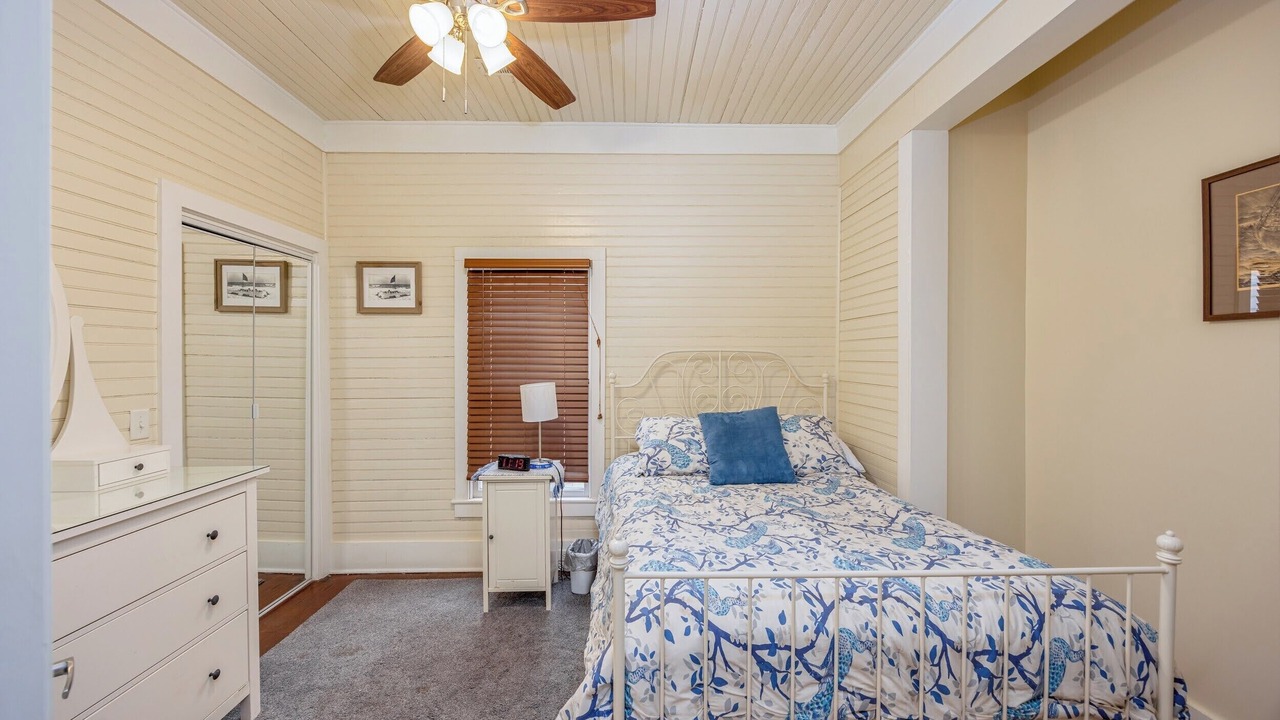 Photo of Bedroom in Northwest Quadrant