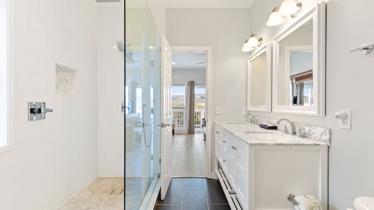 Photo of Bathroom in Waters Edge