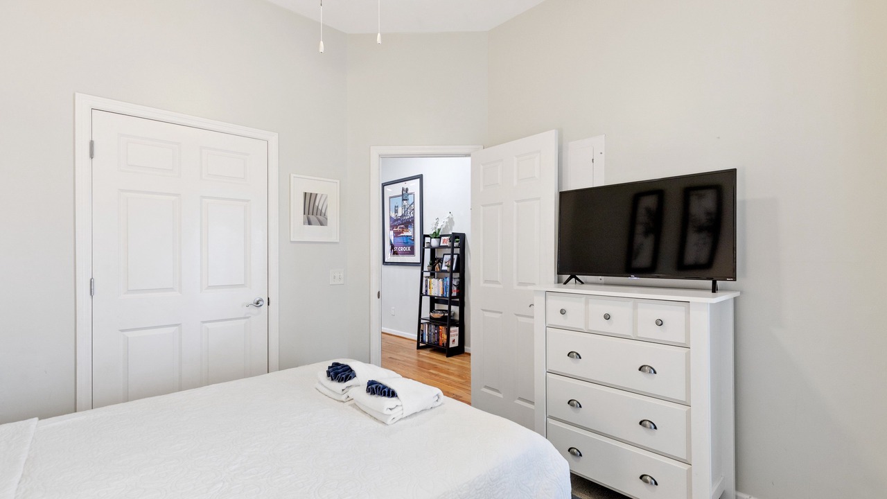 Photo of Bedroom in Waters Edge
