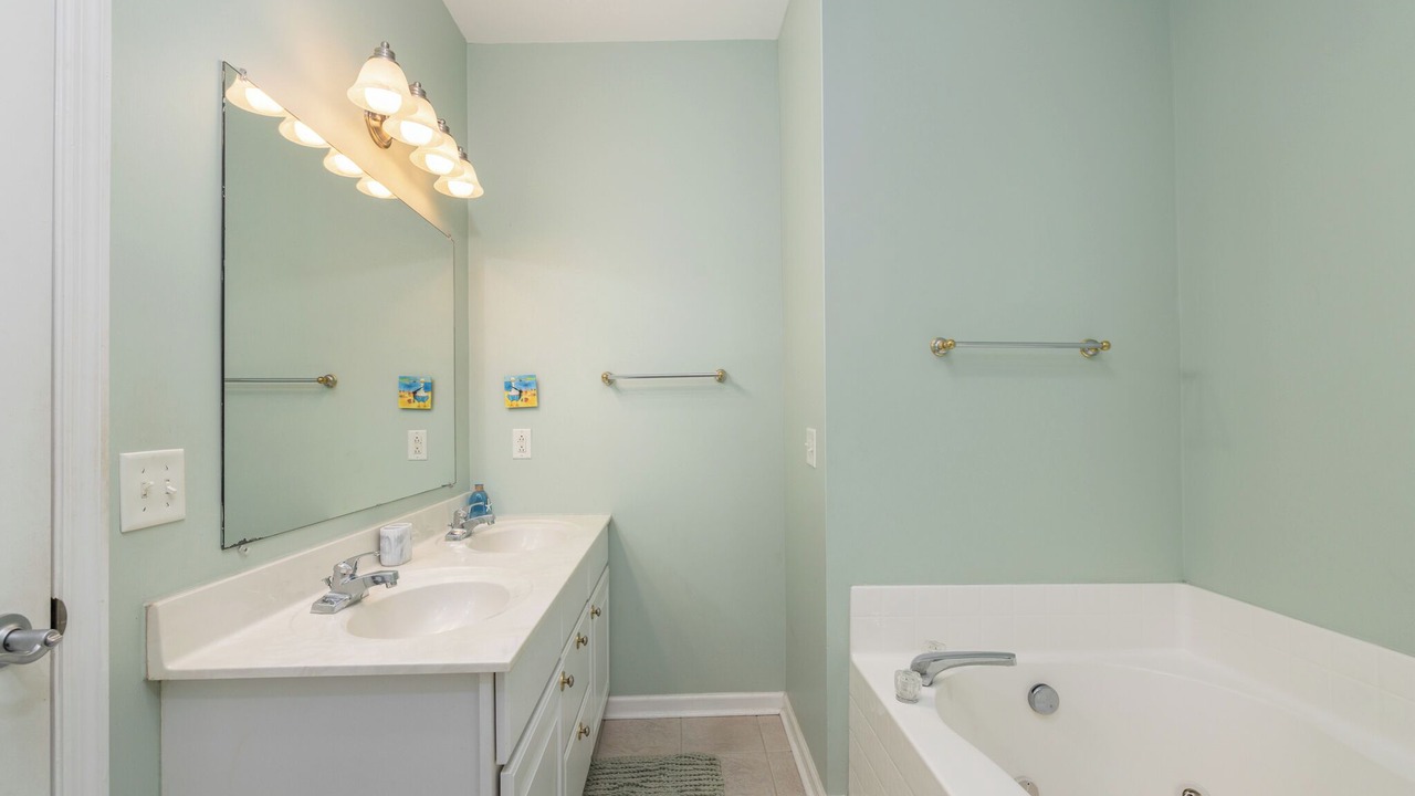 Photo of Bathroom in Waters Edge
