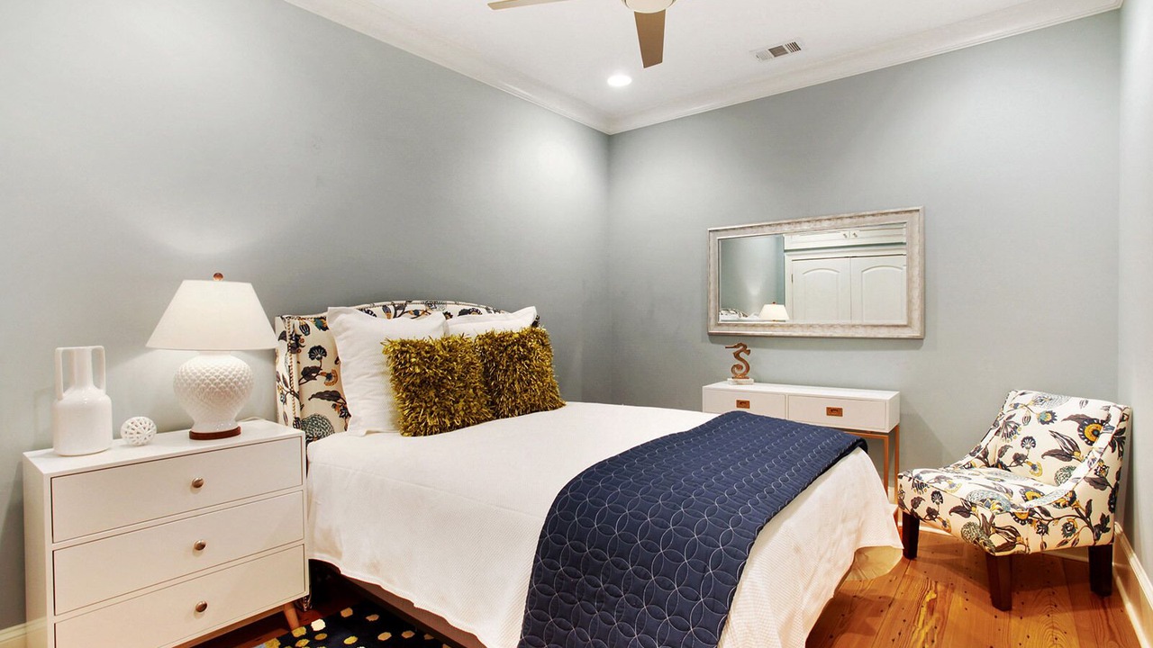 Photo of Bedroom in Historic District - North