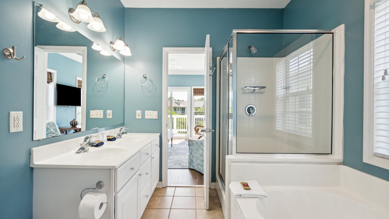 Photo of Bathroom in Waters Edge