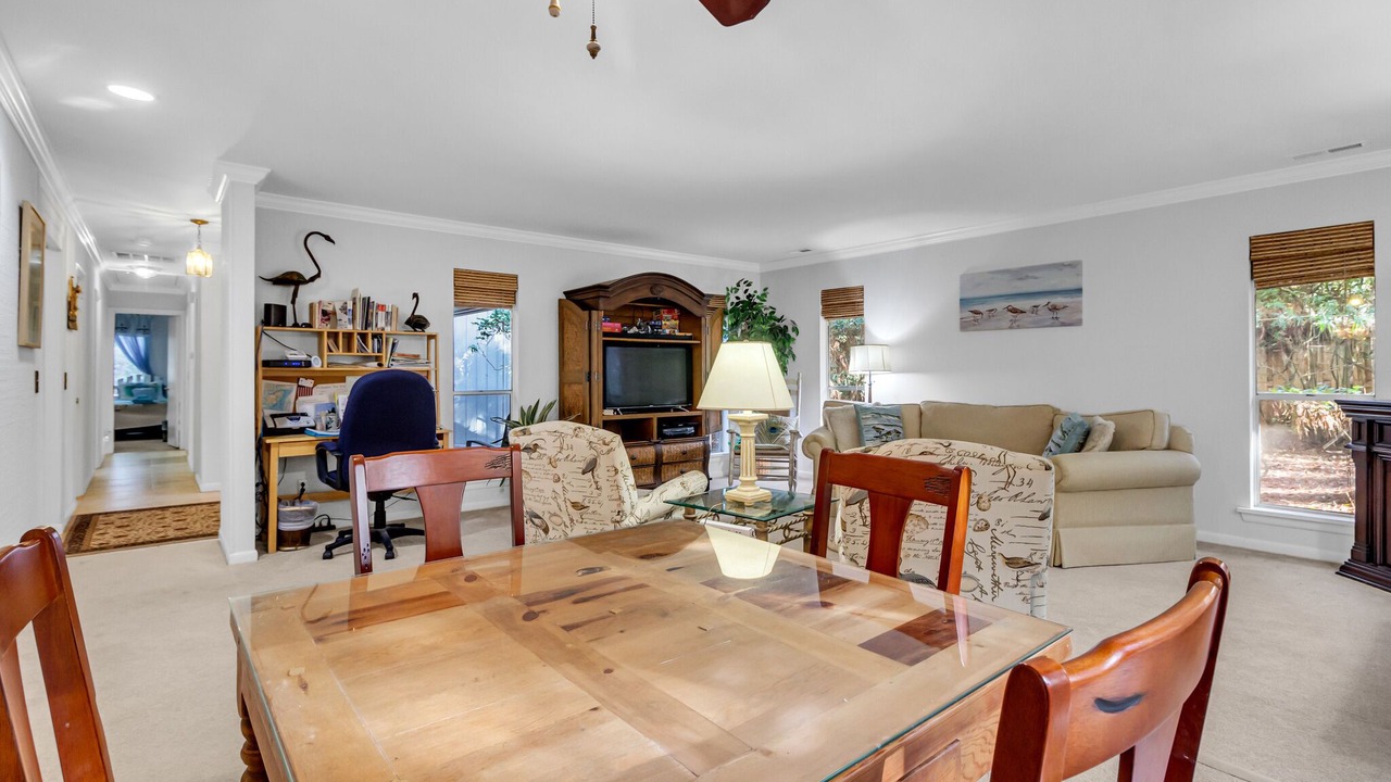 Photo of Livingroom in North Forest Beach