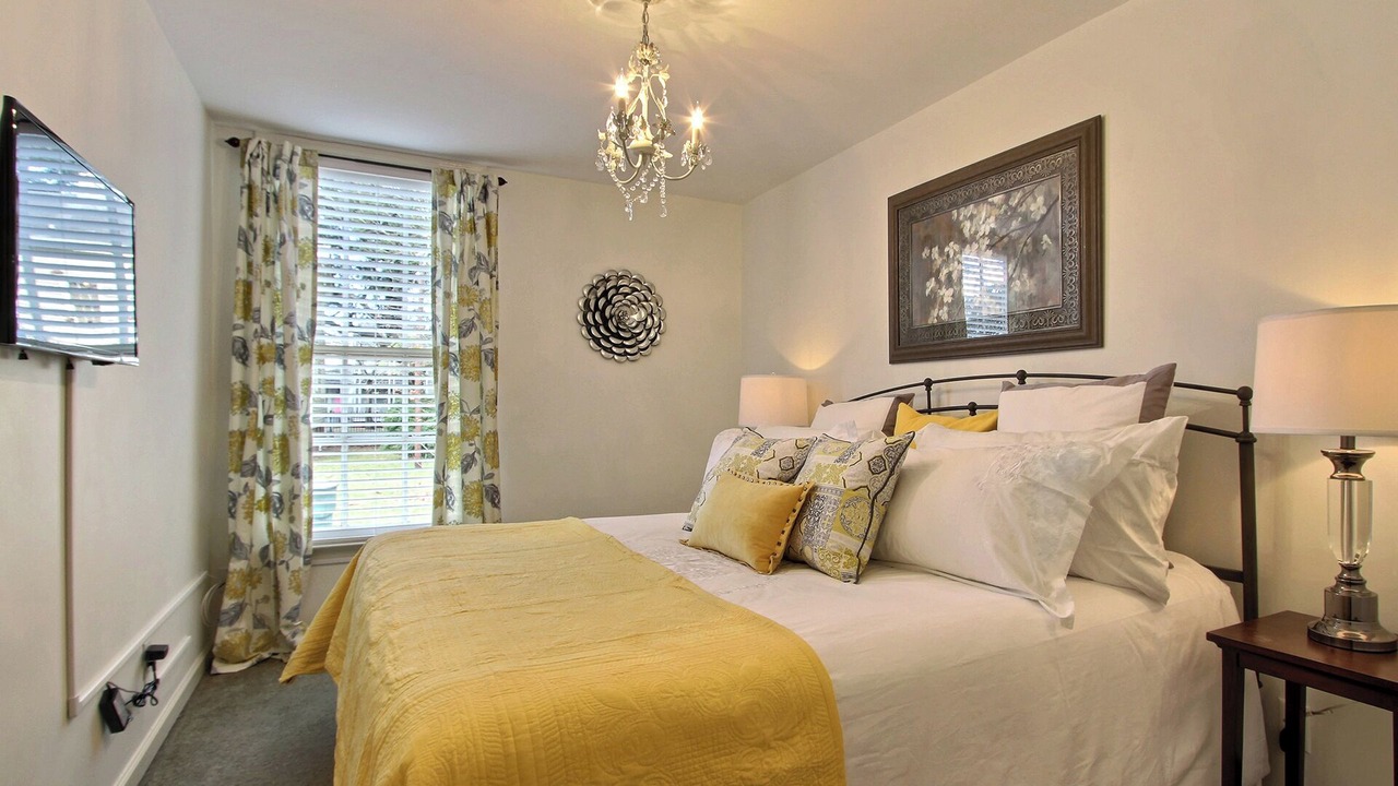 Photo of Bedroom in Metropolitan