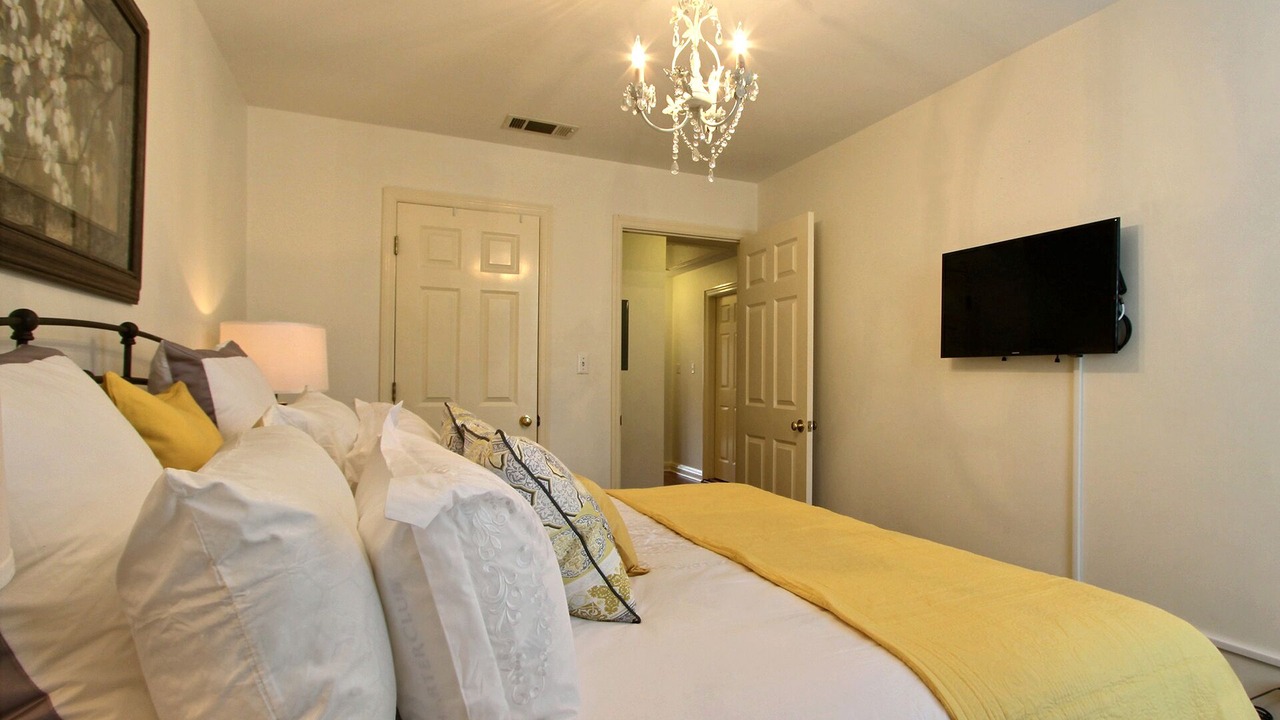Photo of Bedroom in Metropolitan