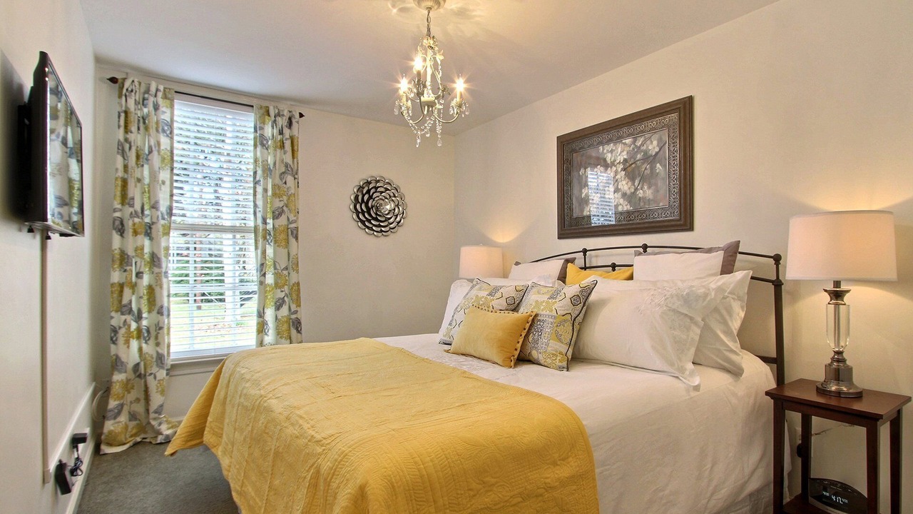 Photo of Bedroom in Metropolitan