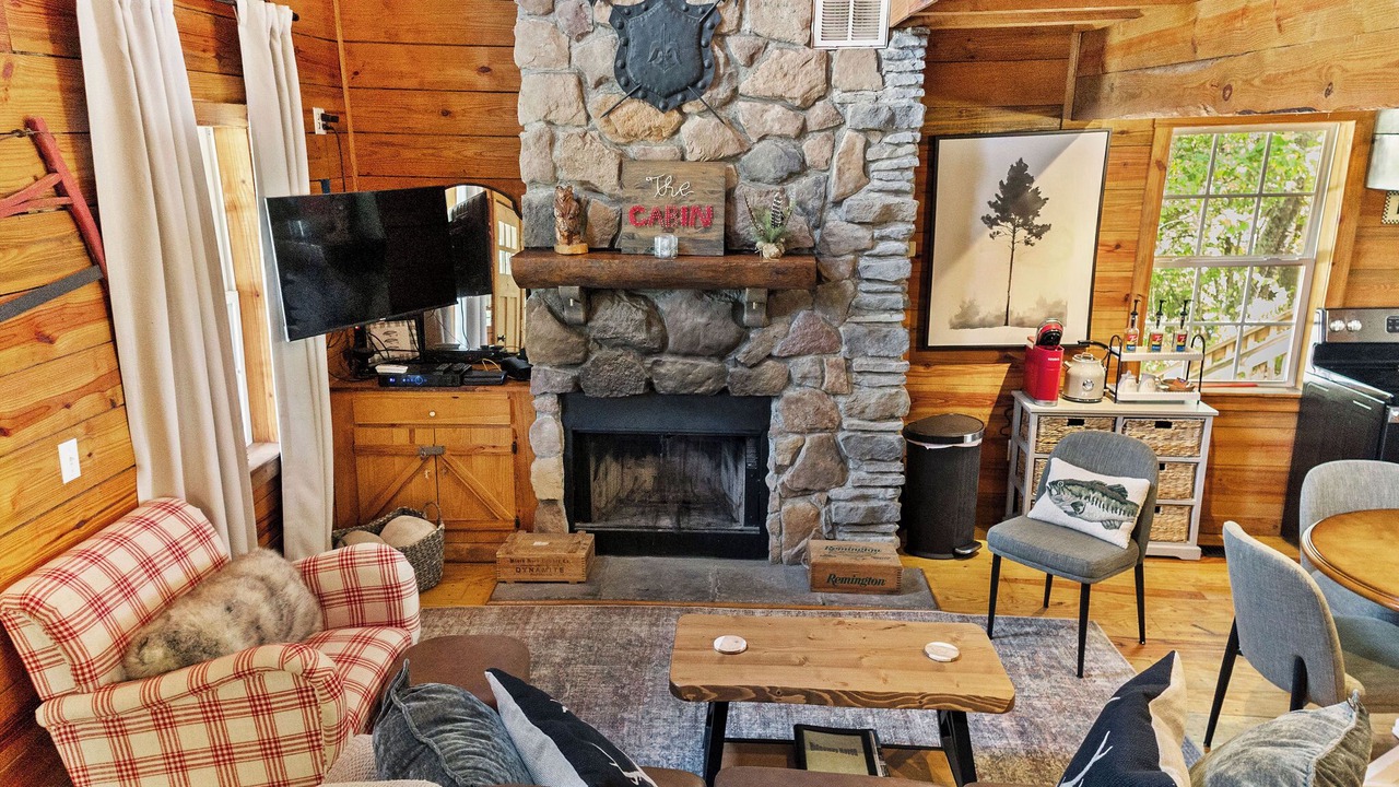 Photo of Livingroom in Floyd Dale