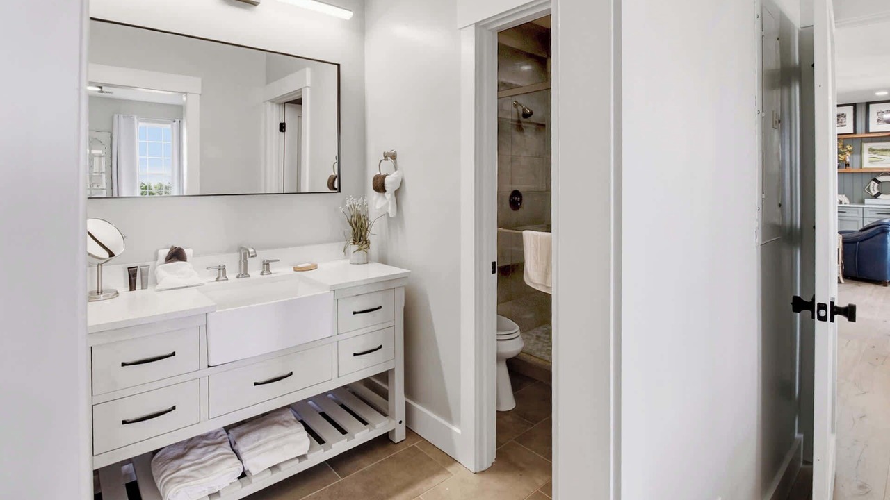 Photo of Bathroom in Melrose on the Beach