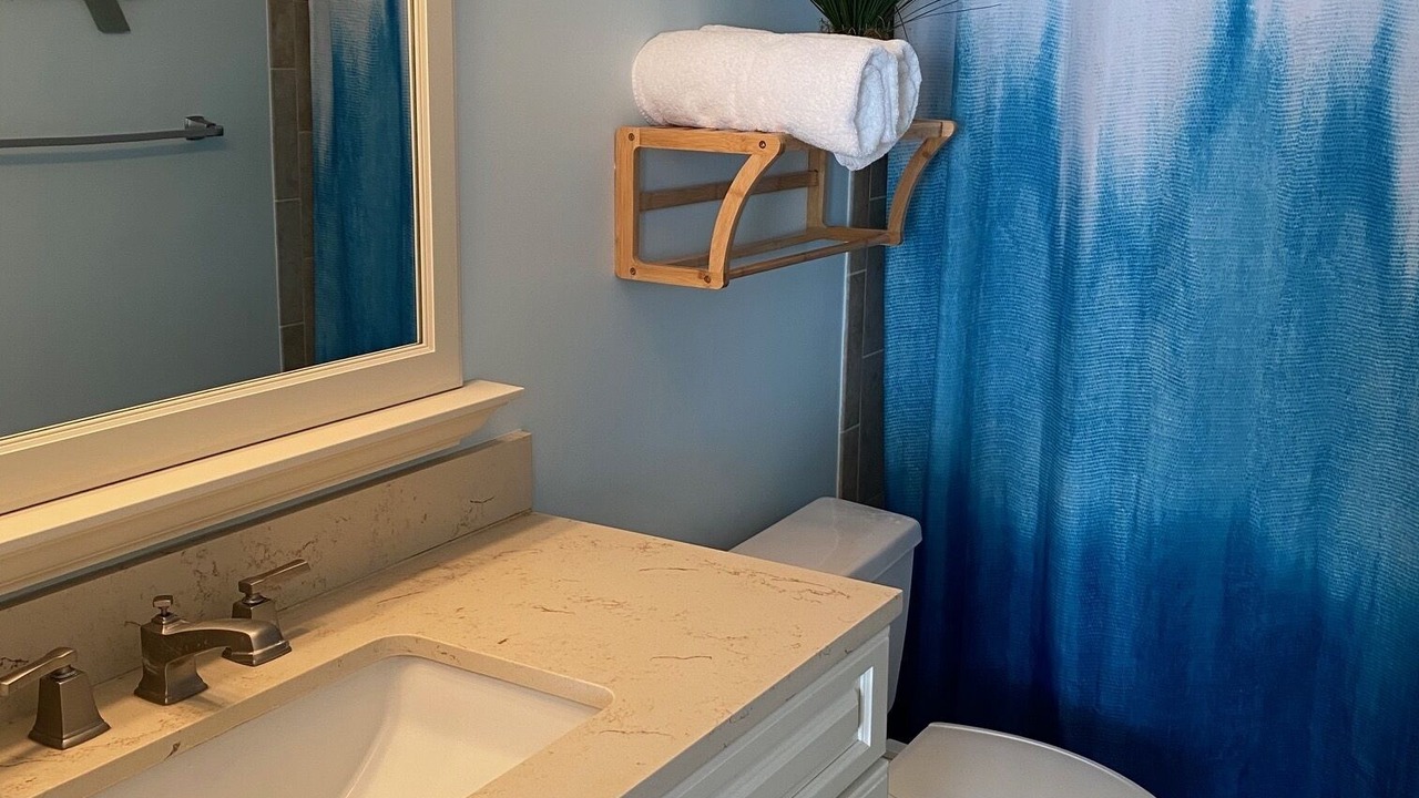Photo of Bathroom in Folly Field