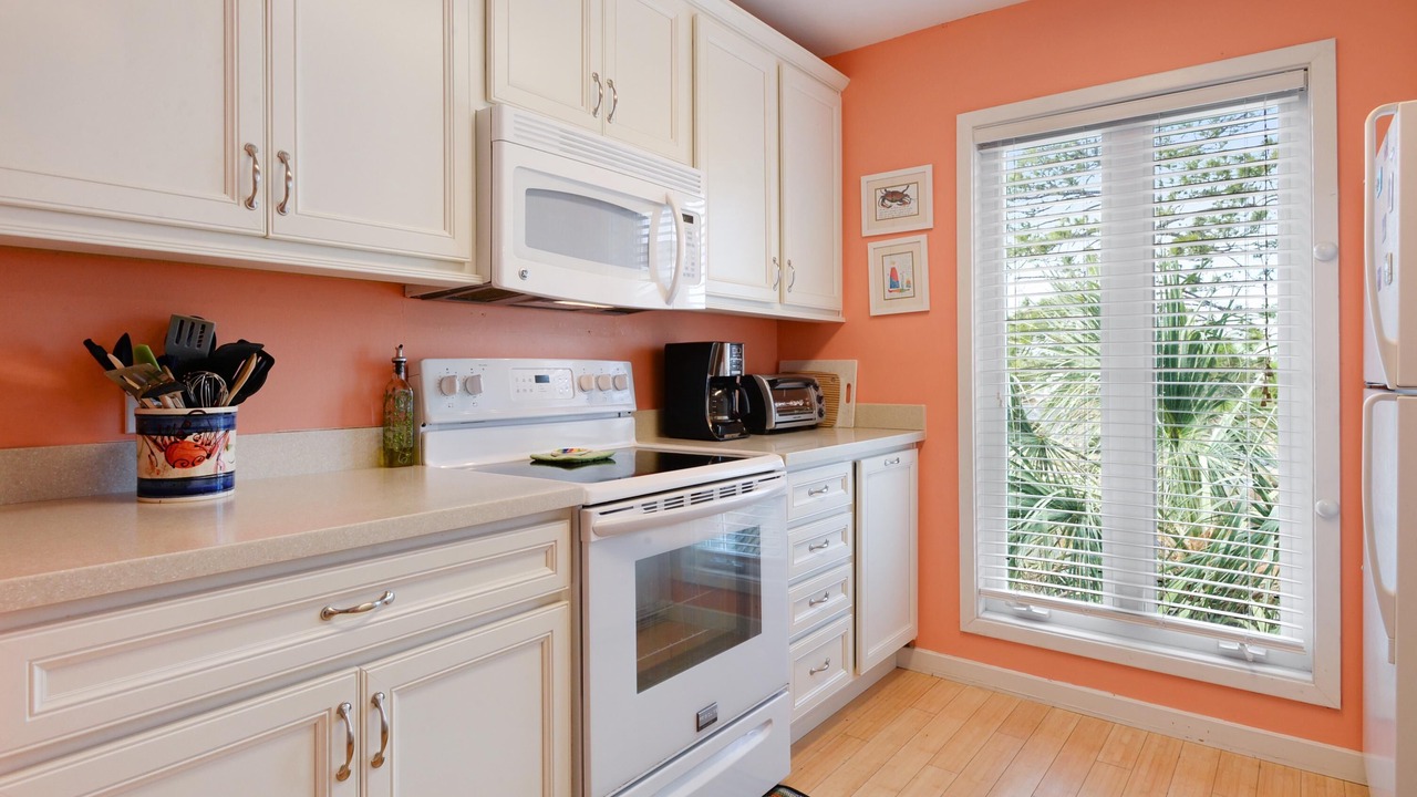 Photo of Kitchen in Oceanmarsh Subdivision