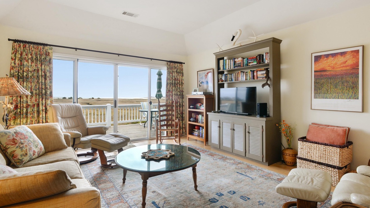 Photo of Livingroom in Oceanmarsh Subdivision