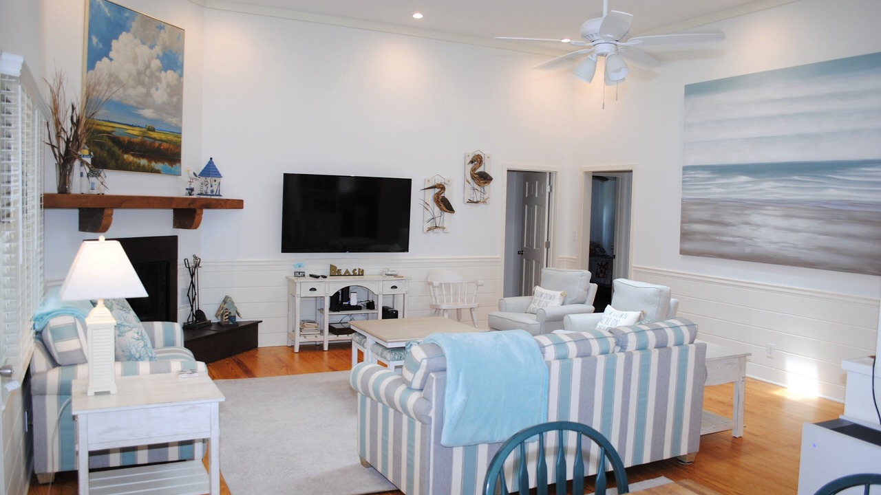 Photo of Livingroom in North Litchfield Beach