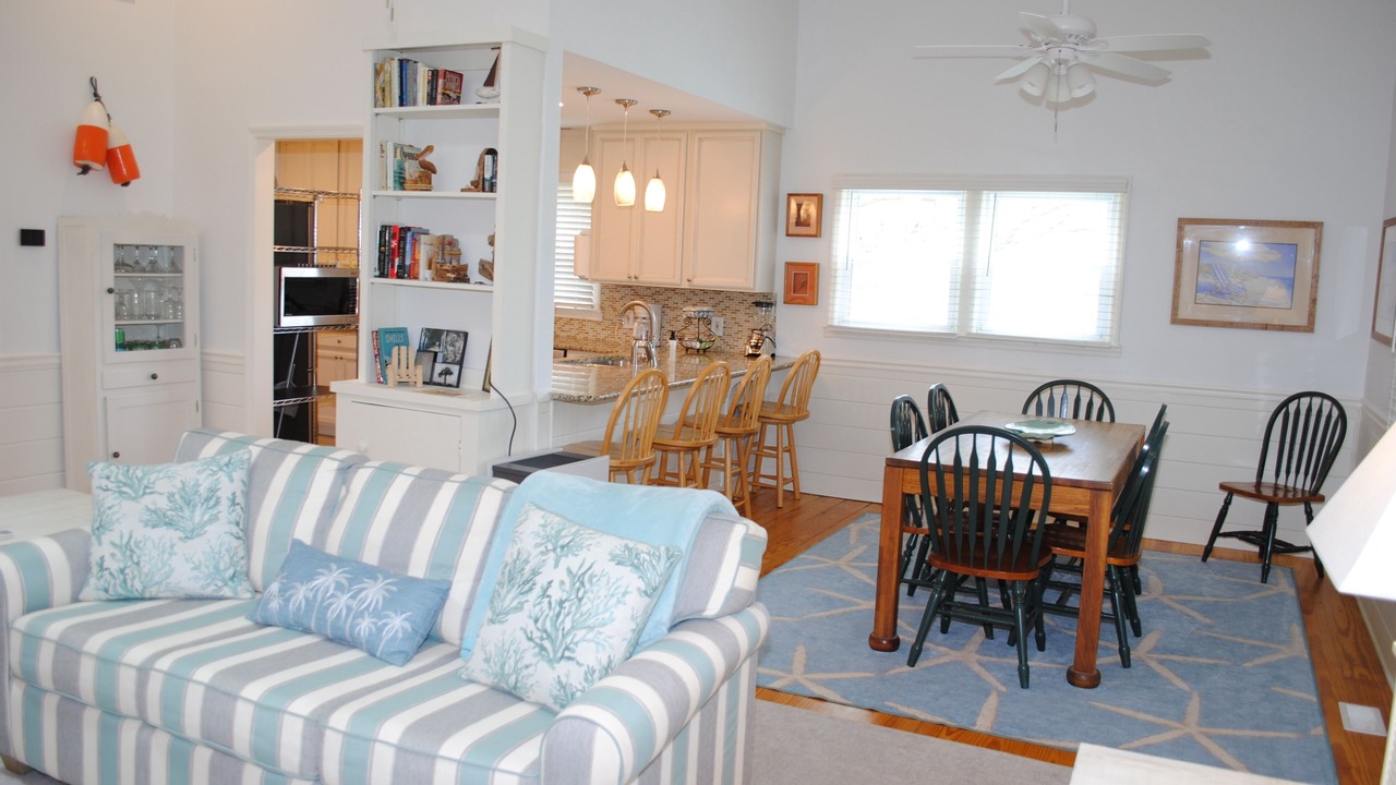 Photo of Livingroom in North Litchfield Beach