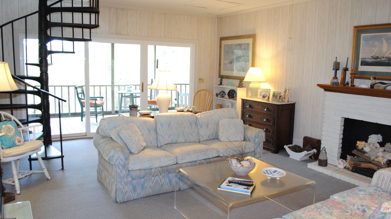 Photo of Livingroom in North Litchfield Beach