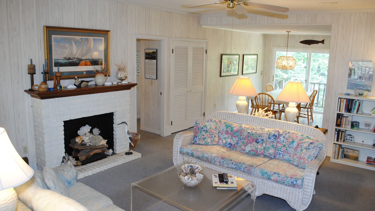 Photo of Livingroom in North Litchfield Beach