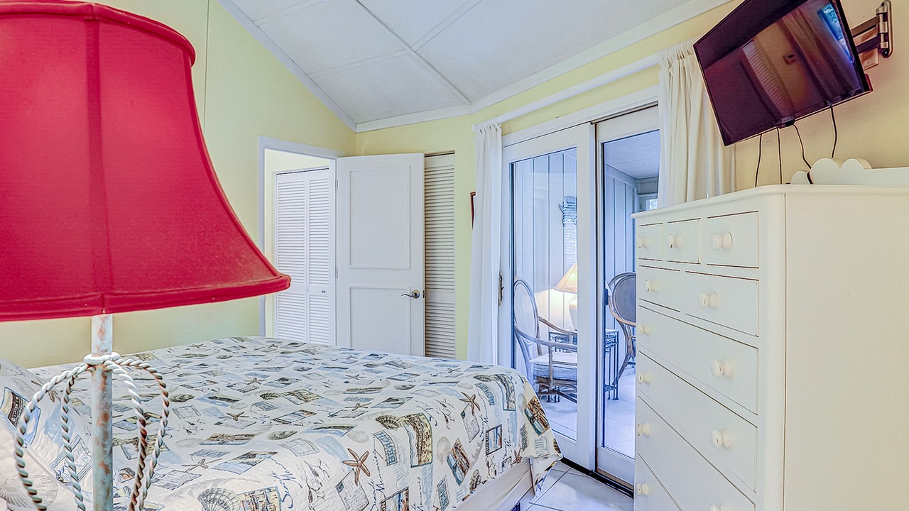Photo of Bedroom in Night Heron