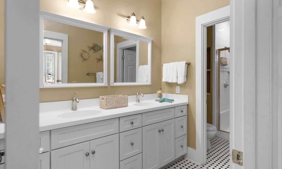 Photo of Bathroom in Melrose on the Beach