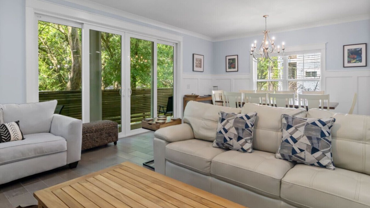 Photo of Livingroom in Folly Field
