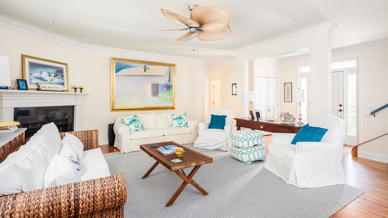 Photo of Livingroom in Sullivan's Island
