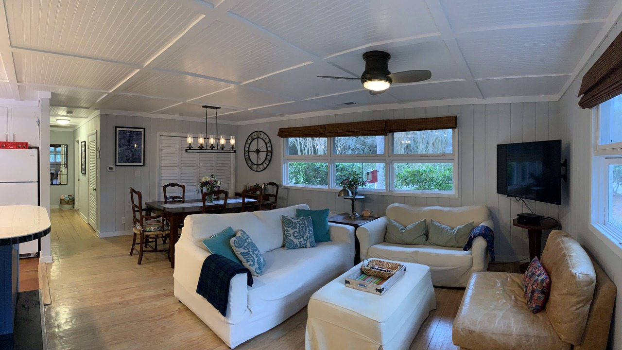 Photo of Livingroom in North Forest Beach