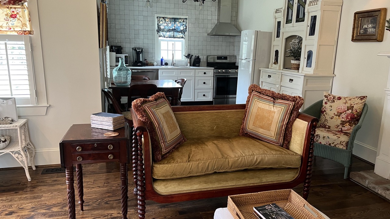 Photo of Livingroom in Historic District
