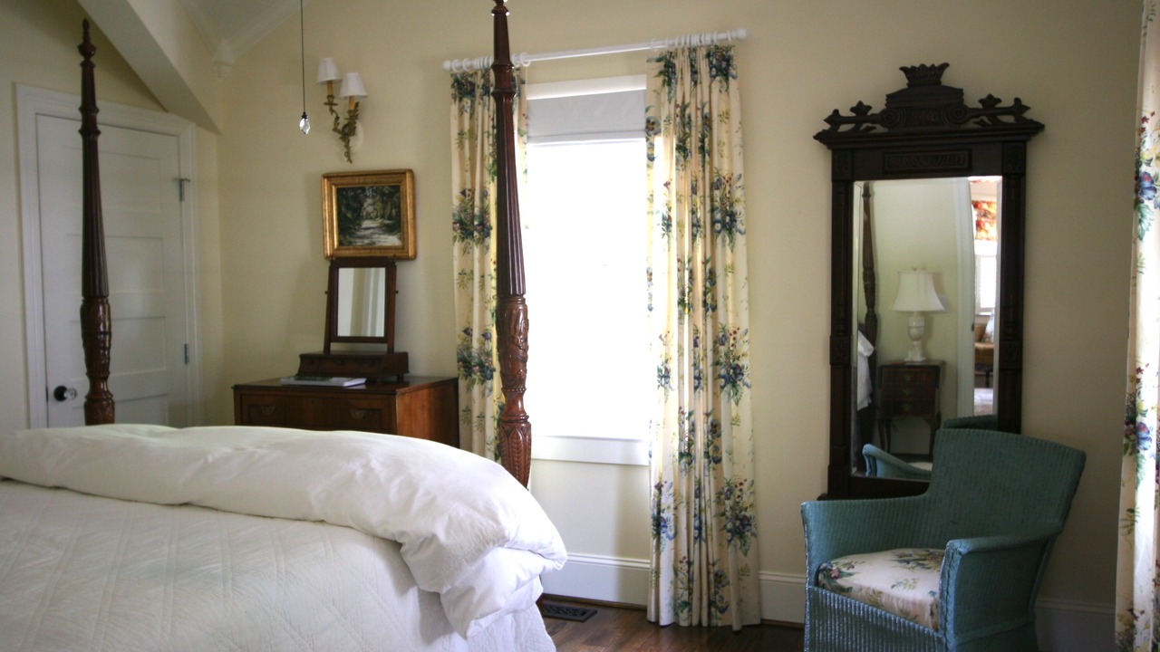 Photo of Bedroom in Historic District