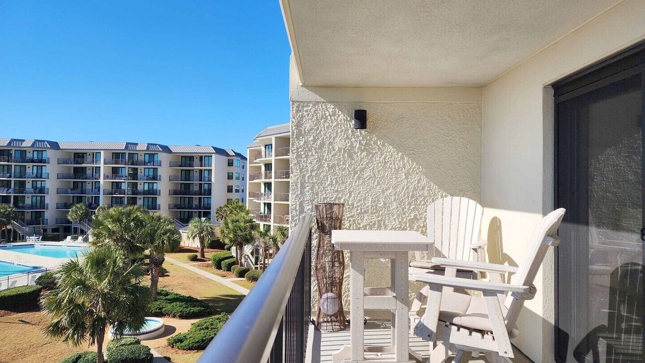 Photo of Patio Balcony in Litchfield by the Sea