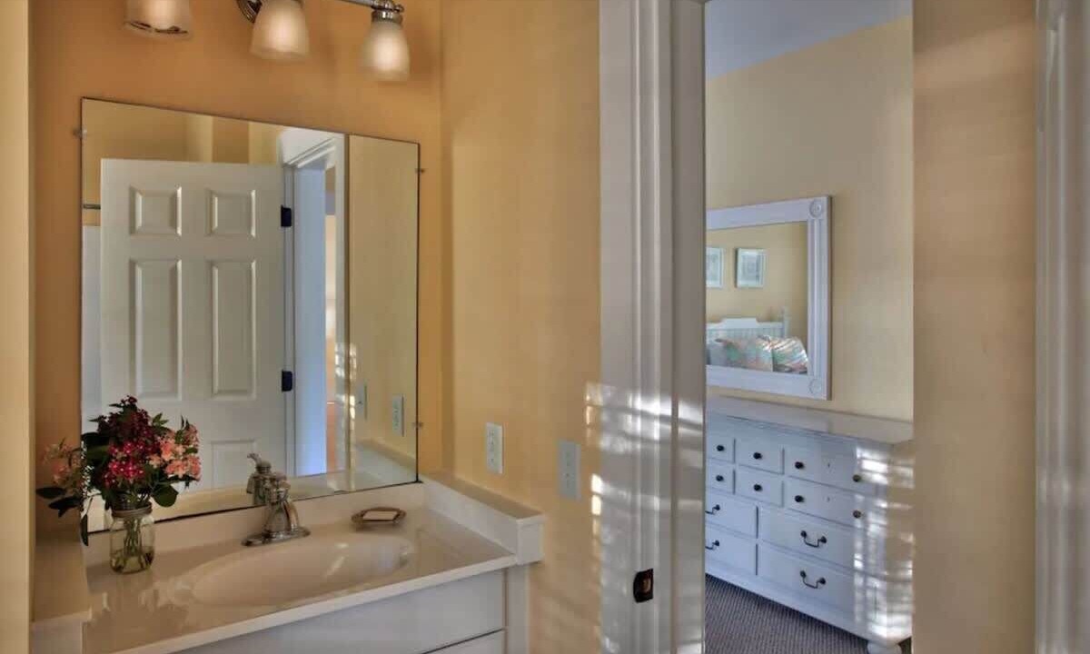 Photo of Bathroom in Melrose on the Beach