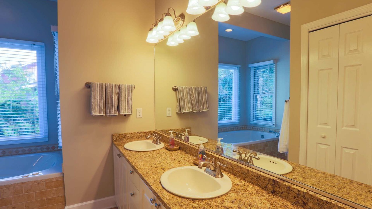 Photo of Bathroom in Sunset Point