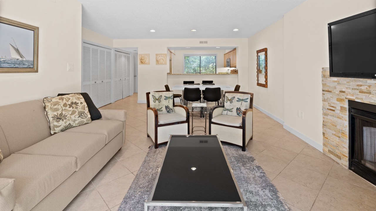 Photo of Livingroom in Arcadian Shores