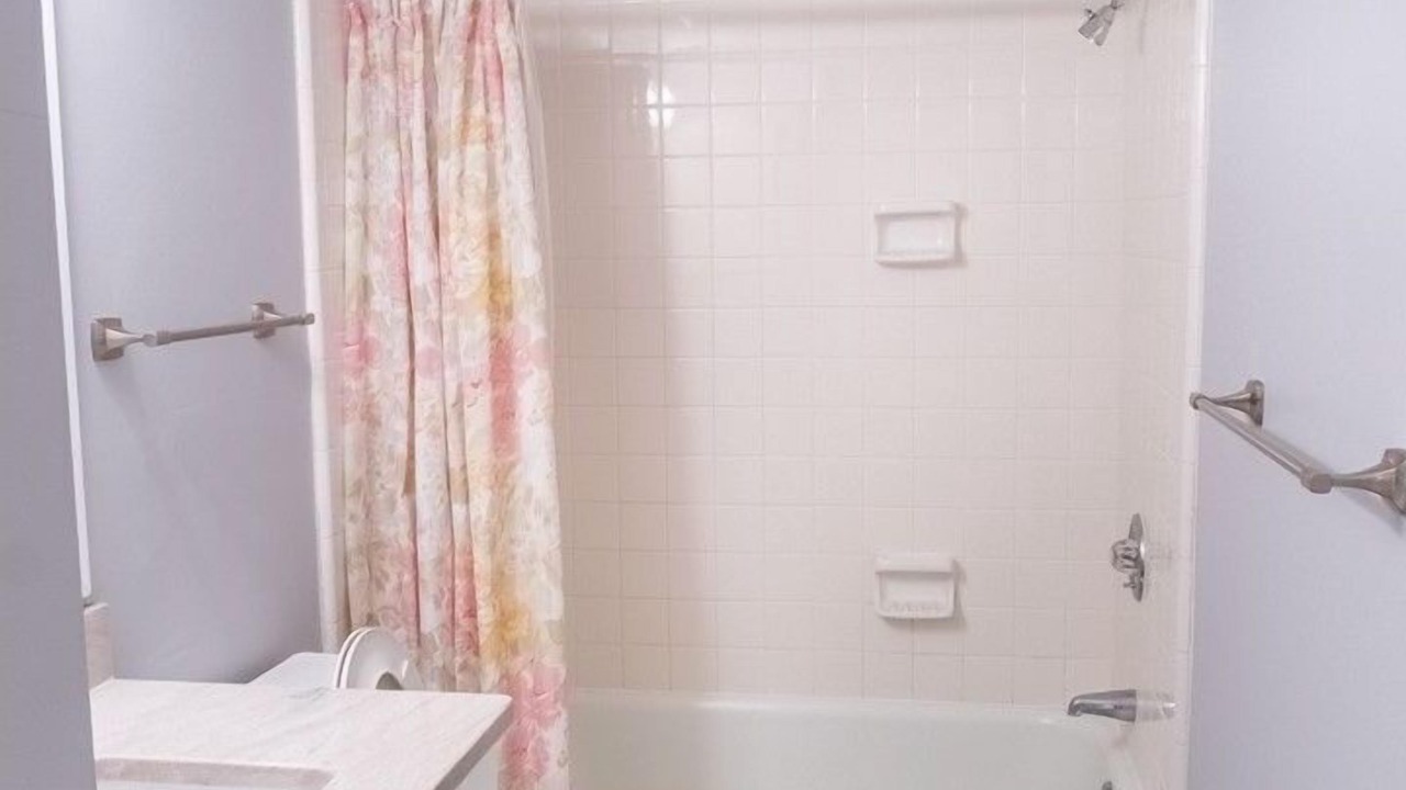 Photo of Bathroom in Arcadian Shores