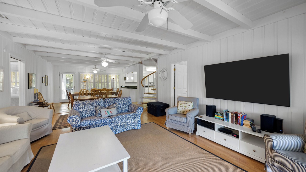 Photo of Livingroom in North Litchfield Beach