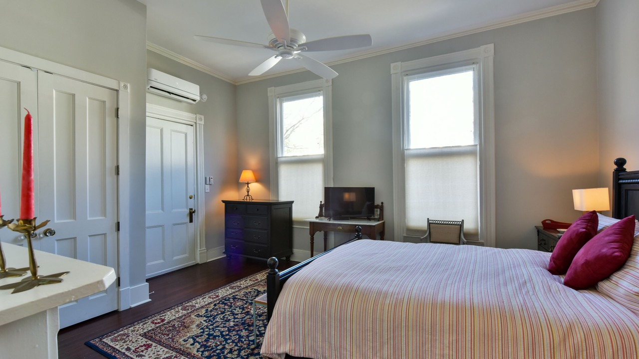 Photo of Bedroom in South of Broad