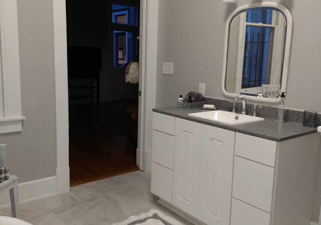 Photo of Bathroom in Metropolitan