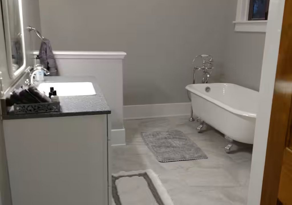 Photo of Bathroom in Metropolitan