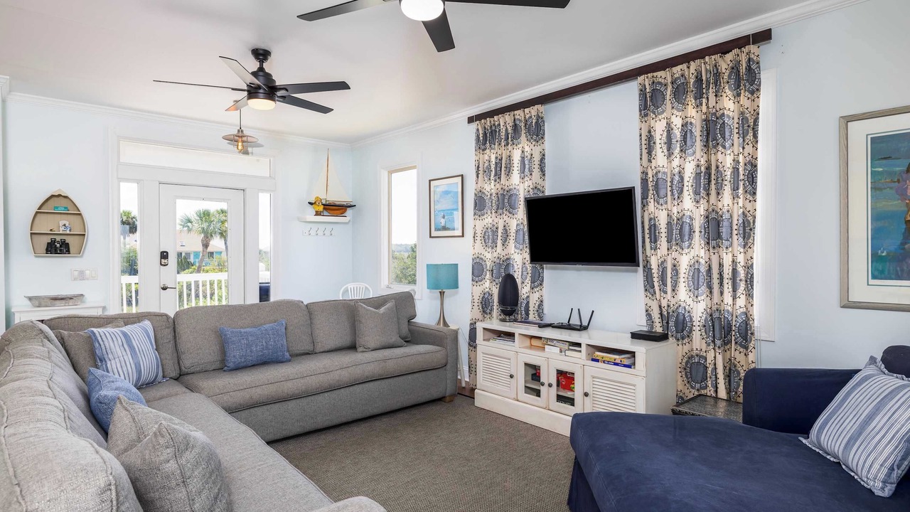 Photo of Livingroom in Oceanmarsh Subdivision
