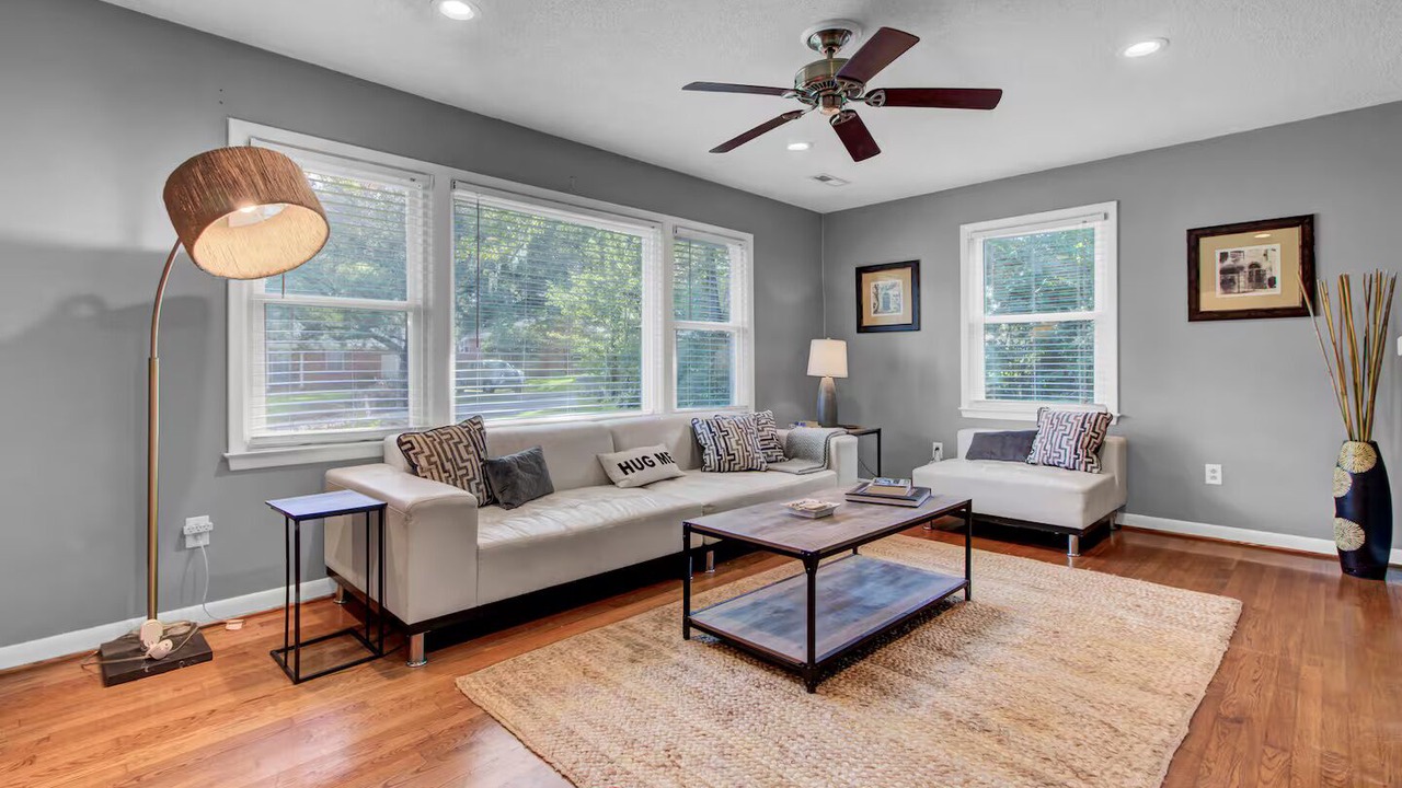 Photo of Livingroom in Hanahan