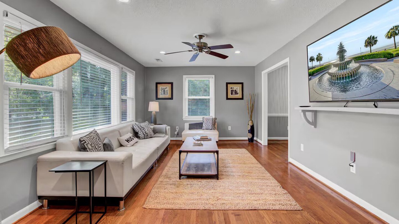 Photo of Livingroom in Hanahan