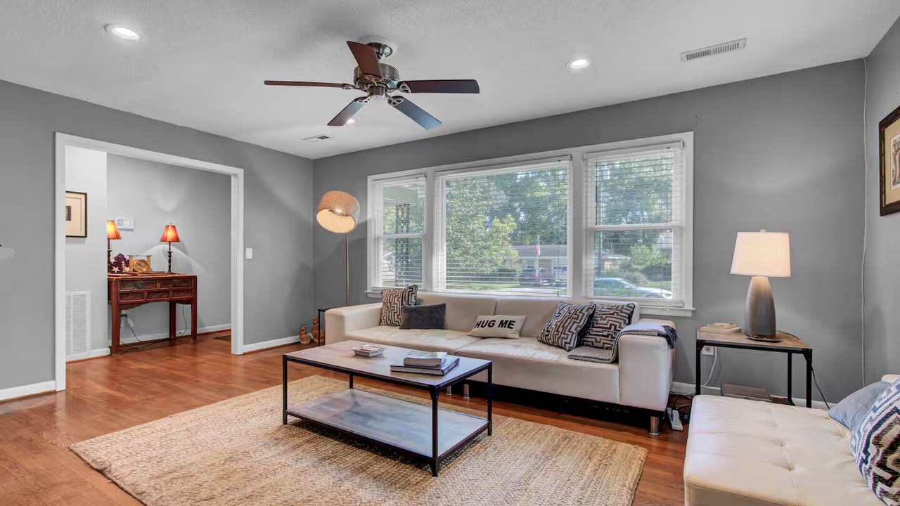 Photo of Livingroom in Hanahan