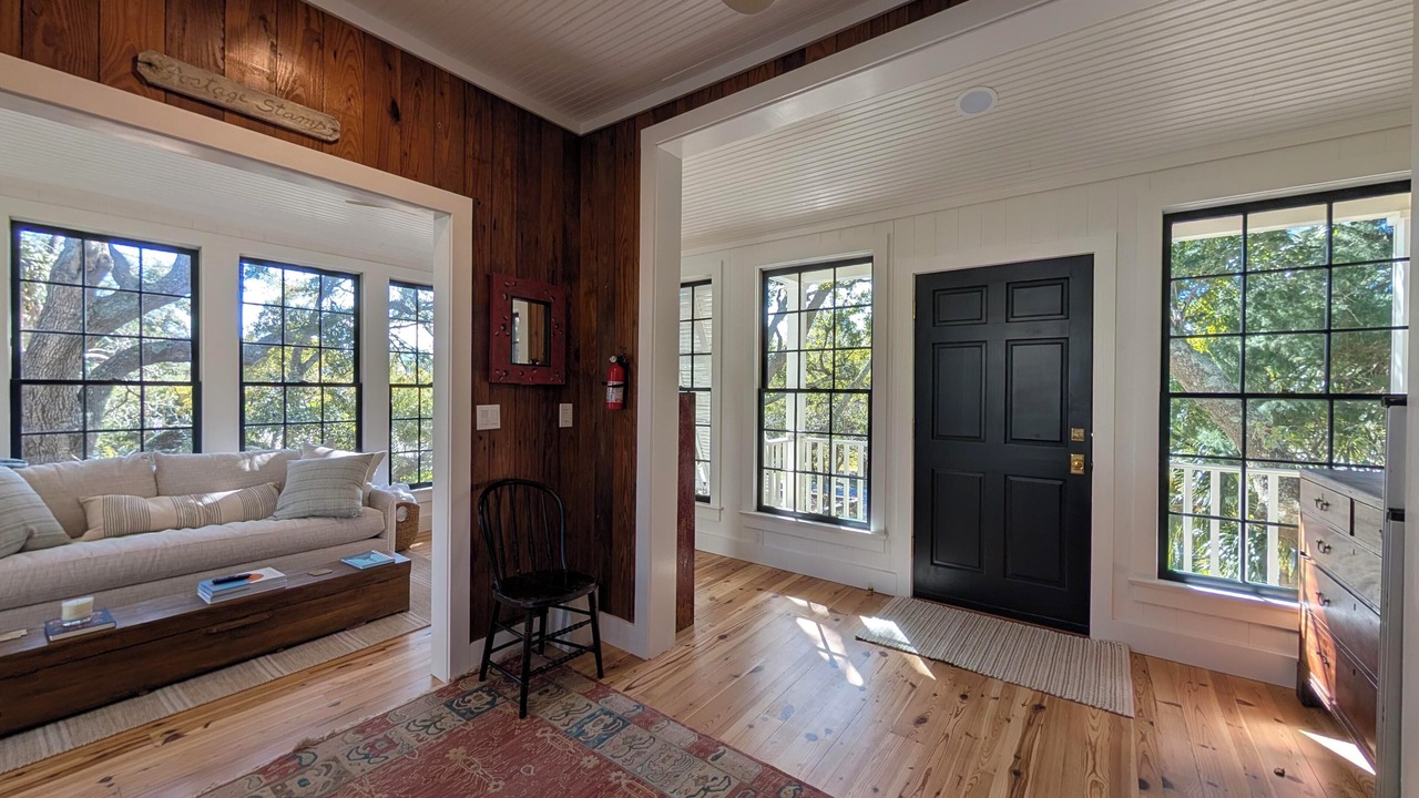 Photo of Livingroom in Sullivan's Island